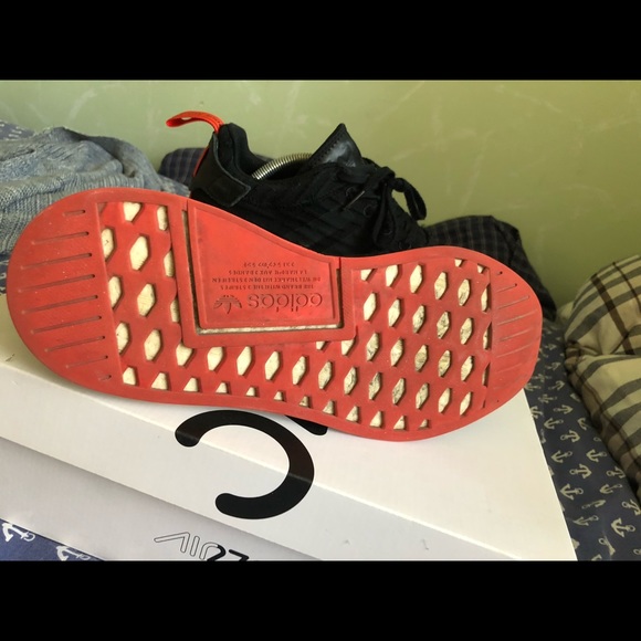 Nmd r2 Size 9 black red - Picture 3 of 5